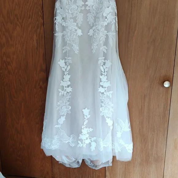 Gorgeous Floral Lace Wedding Dress